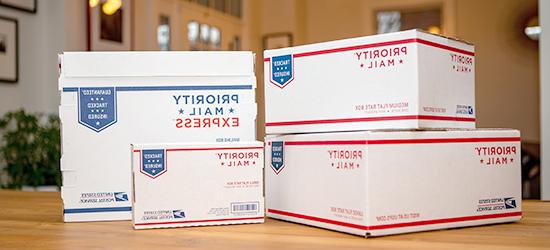 免费美国邮政总局运输用品，包括优先邮件统一费率盒子和信封.
